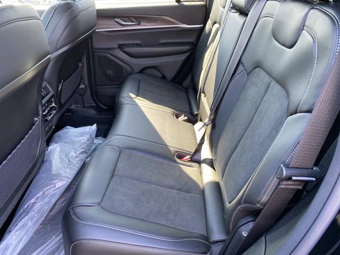 New 2026 Jeep Grand Cherokee Altitude image 7