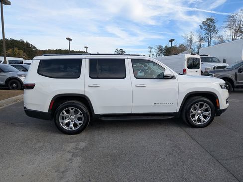 Used 2022 Jeep Wagoneer Series I w/ Premium Group I image 3