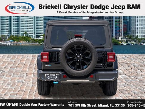 Used 2023 Jeep Wrangler Unlimited Sahara w/ Cold Weather Group AWD/4WD image 7