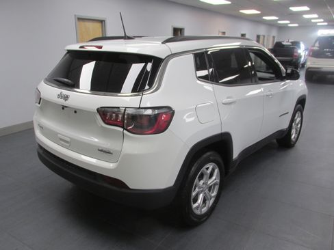 Used 2024 Jeep Compass Latitude image 5