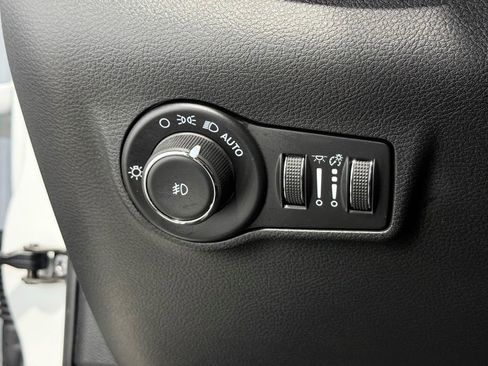 Used 2024 Jeep Compass Trailhawk image 36