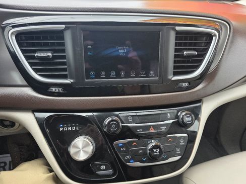 Used 2021 Chrysler Voyager Lxi FWD image 40