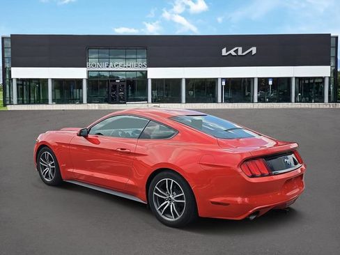 Used 2016 Ford Mustang Coupe RWD image 3