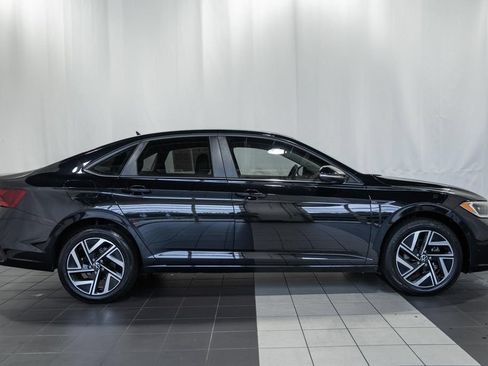 Used 2024 Volkswagen Jetta SEL FWD image 3