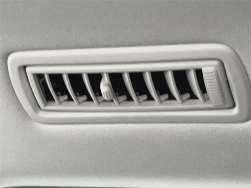 Used 2022 Toyota Highlander LE image 19