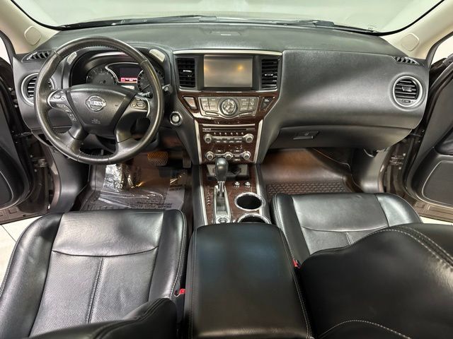 Used 2015 Nissan Pathfinder Platinum w/ Family Entertainment Package FWD image 4