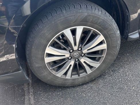 Used 2017 Nissan Pathfinder SV AWD/4WD image 10