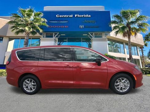 New 2026 Chrysler Voyager LX image 4