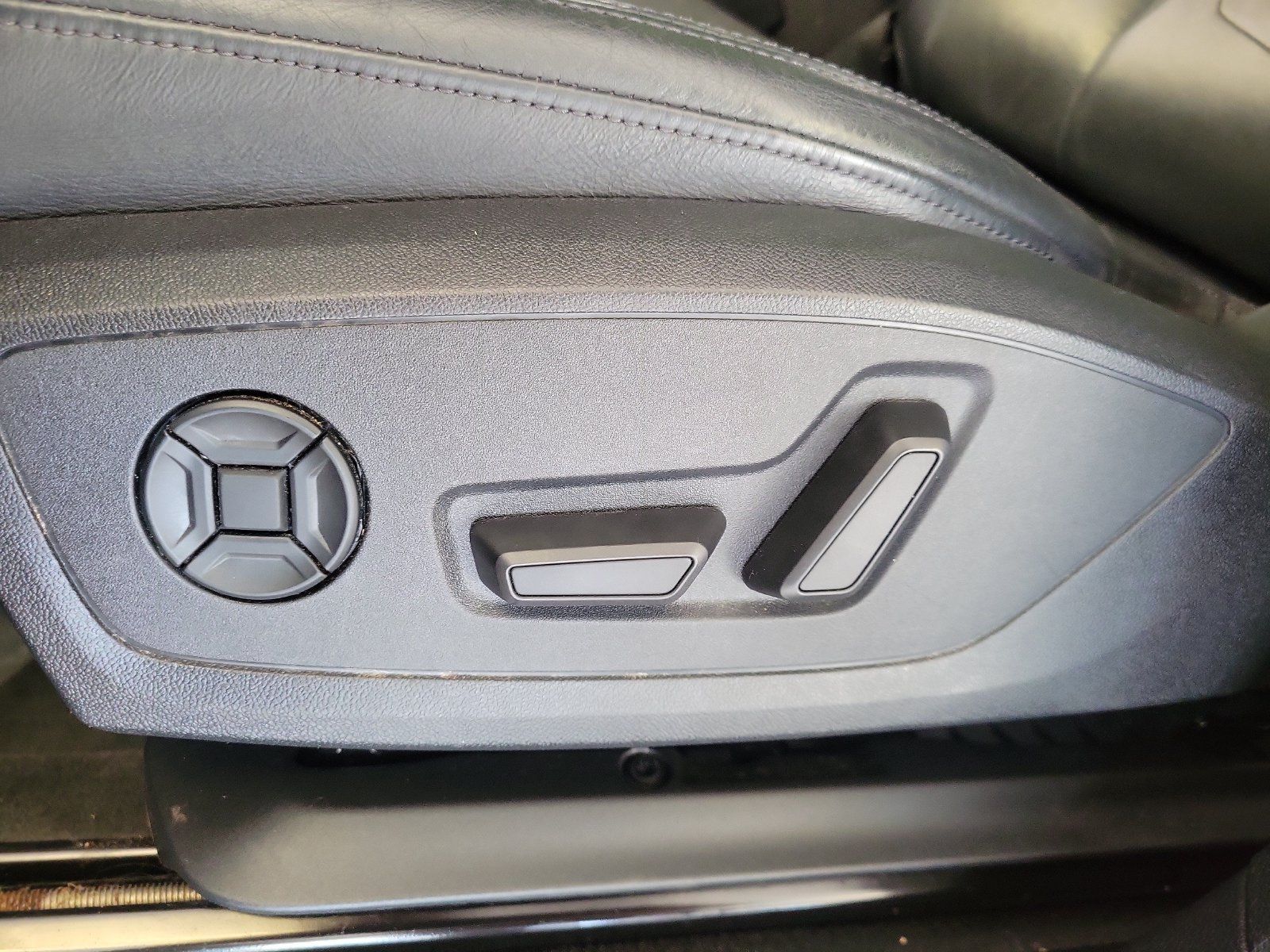 Used 2020 Audi Q3 2.0T Premium Plus AWD/4WD image 14