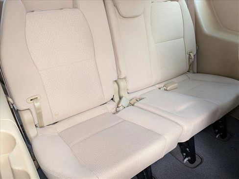 Used 2017 Kia Sedona LX image 18