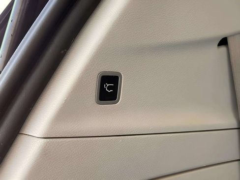 Used 2022 Chrysler Pacifica Touring-L FWD image 15