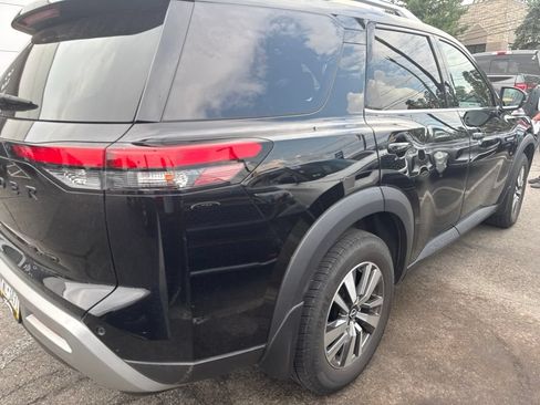 Used 2023 Nissan Pathfinder SL AWD/4WD image 5