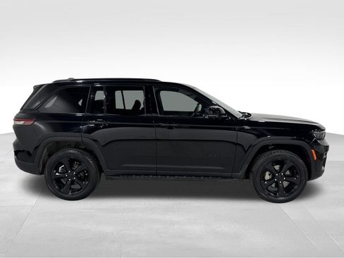 Used 2024 Jeep Grand Cherokee Limited w/ Luxury Tech Group II AWD/4WD image 20