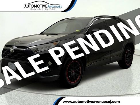 Used 2019 Toyota RAV4 XLE AWD/4WD image 1