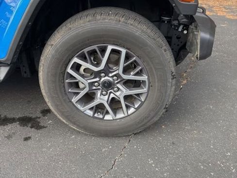 Used 2024 Jeep Wrangler Sahara w/ Safety Group image 28