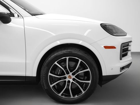 Certified 2026 Porsche Cayenne AWD/4WD image 14