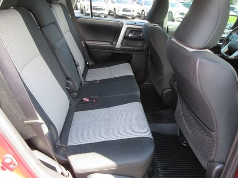 Used 2018 Toyota 4Runner SR5 AWD/4WD image 17