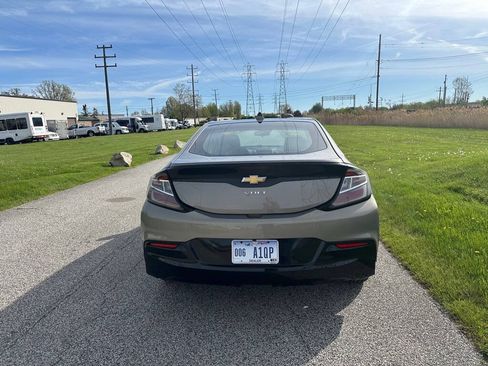 Used 2017 Chevrolet Volt LT w/ Comfort Package FWD image 4
