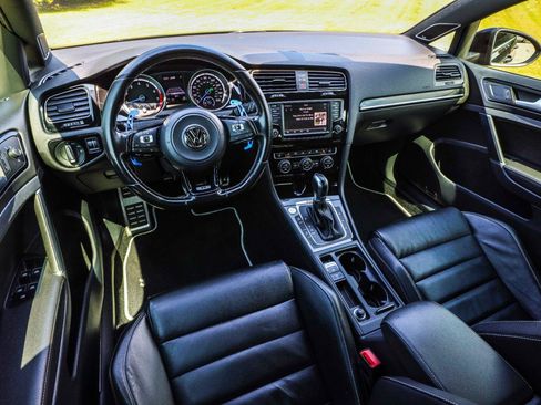 Used 2017 Volkswagen Golf 4-Door AWD/4WD image 23