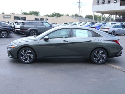 New 2025 Hyundai Elantra Limited image 7