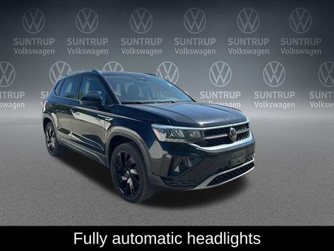 Used 2023 Volkswagen Taos SE w/ Panoramic Sunroof Package AWD/4WD image 10