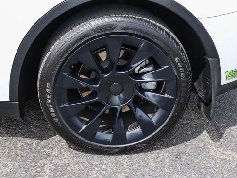 Used 2023 Tesla Model Y Long Range AWD/4WD image 13