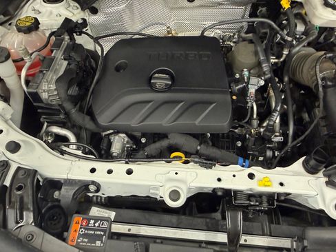Used 2024 Buick Encore GX Sport Touring FWD image 28
