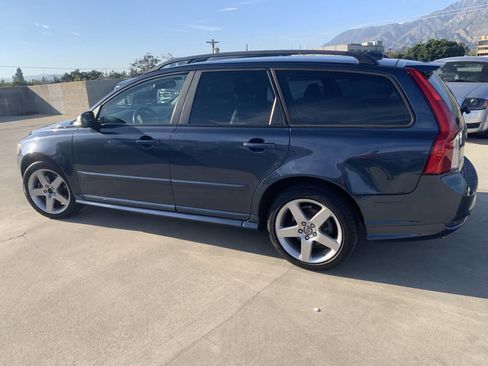 Used 2010 Volvo V50 T5 R-Design image 9
