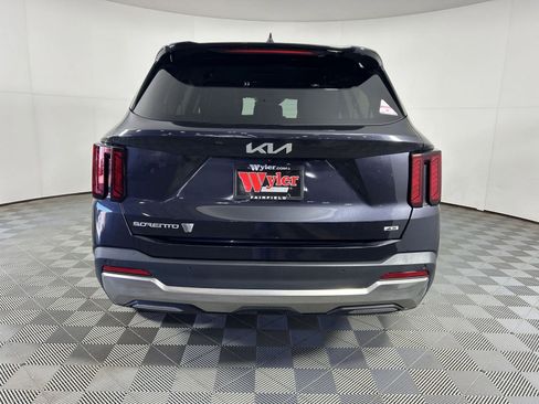 Used 2025 Kia Sorento S AWD/4WD image 7