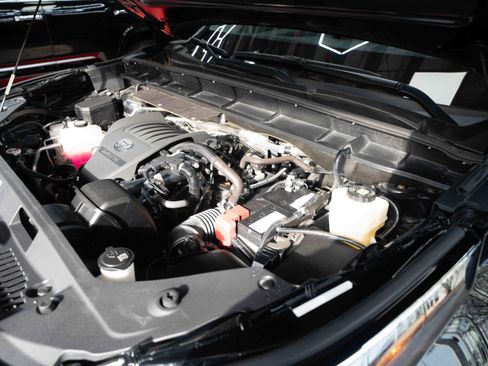 Used 2023 Toyota Highlander XLE image 34