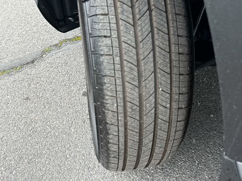 Used 2025 Toyota RAV4 XLE w/ Convenience Package image 8