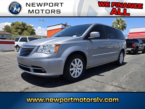 Used 2016 Chrysler Town & Country Touring FWD image 1