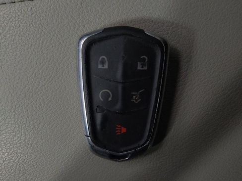 Used 2021 Cadillac XT4 Luxury w/ Cold Weather Package FWD image 32