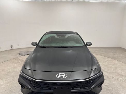 Used 2025 Hyundai Elantra SEL FWD image 11