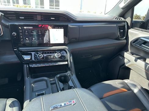 Used 2025 GMC Sierra 2500 AT4 w/ AT4 Premium Plus Package image 11