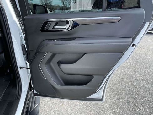 Used 2025 Chevrolet Tahoe LS image 18