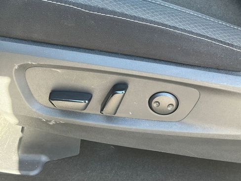 Used 2025 Nissan Pathfinder SV image 23