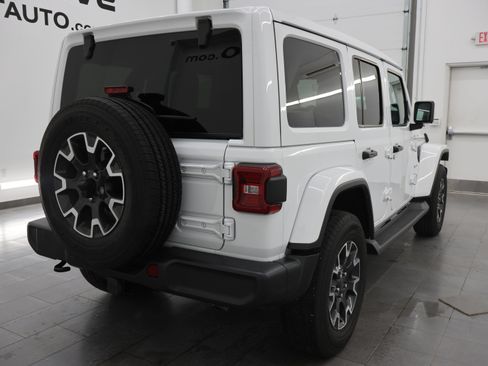 Used 2024 Jeep Wrangler Unlimited Sahara w/ Technology Group AWD/4WD image 4