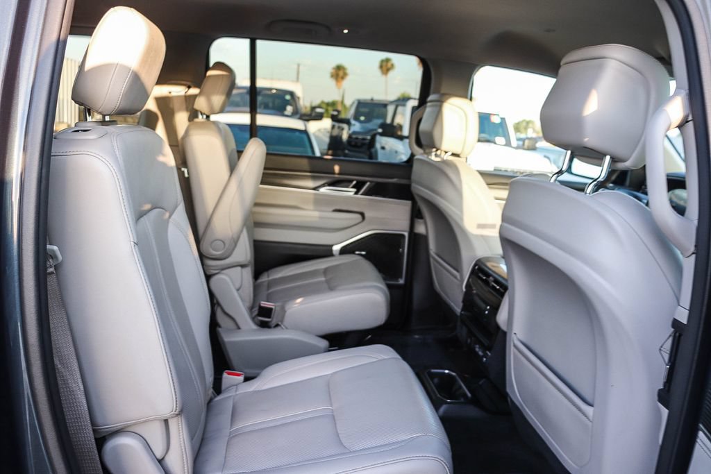 Used 2024 Jeep Wagoneer Series II AWD/4WD image 18