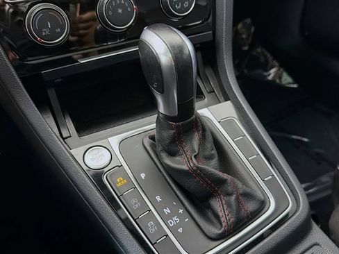 Used 2020 Volkswagen GTI SE FWD image 18