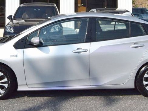 Used 2020 Toyota Prius Prime LE FWD image 5