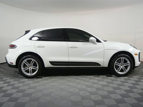 Used 2022 Porsche Macan AWD/4WD image 2