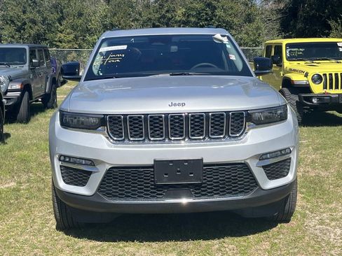 Used 2023 Jeep Grand Cherokee Limited w/ Luxury Tech Group II image 2