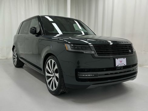Used 2025 Land Rover Range Rover Long Wheelbase SE image 1