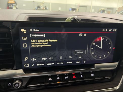 Used 2024 GMC Sierra 1500 SLT image 17