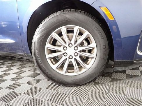 Used 2022 Buick Enclave Essence image 38