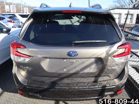 Used 2020 Subaru Forester Premium image 5