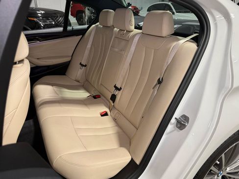 Used 2018 BMW 530i RWD image 32