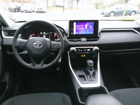 Used 2025 Toyota RAV4 LE image 31
