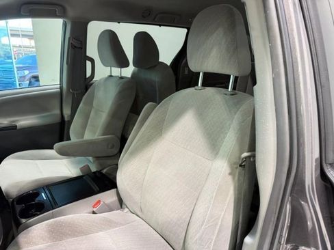 Used 2017 Toyota Sienna LE image 20